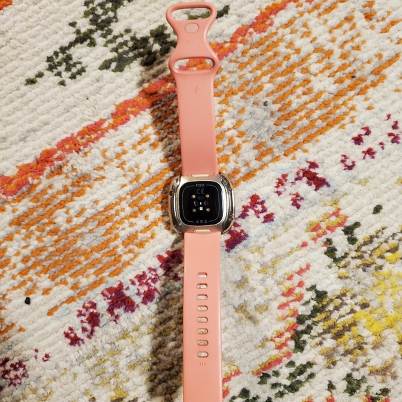 Fitbit versa 3 - Picture 2 of 3